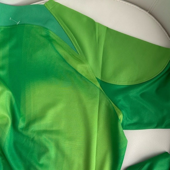 NWT. Nike Women’s Dri-Fit, Slim Fit Top. Color: Green. Size: Medium. - Picture 4 of 7